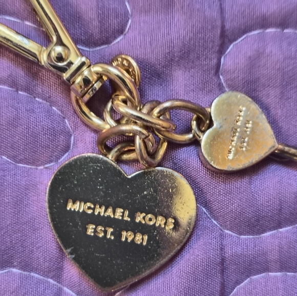 Michael Kors Logo Heart Keychain - Picture 5 of 7